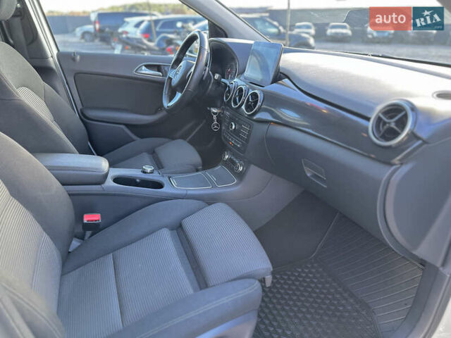 Білий Мерседес Б-клас, об'ємом двигуна 0 л та пробігом 63 тис. км за 11900 $, фото 22 на Automoto.ua