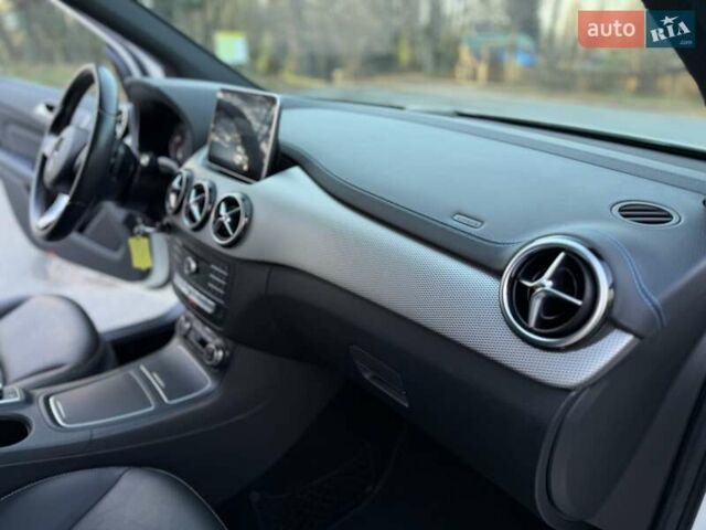 Белый Мерседес Б-класс, объемом двигателя 0 л и пробегом 90 тыс. км за 9800 $, фото 64 на Automoto.ua