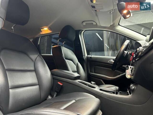 Белый Мерседес Б-класс, объемом двигателя 0 л и пробегом 120 тыс. км за 11800 $, фото 6 на Automoto.ua