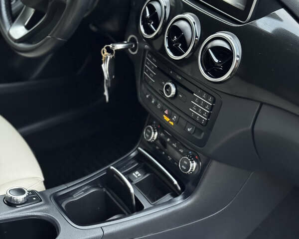 Белый Мерседес Б-класс, объемом двигателя 0 л и пробегом 117 тыс. км за 10550 $, фото 43 на Automoto.ua