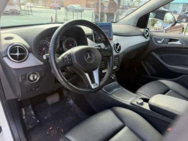 Белый Мерседес Б-класс, объемом двигателя 0 л и пробегом 79 тыс. км за 7000 $, фото 5 на Automoto.ua