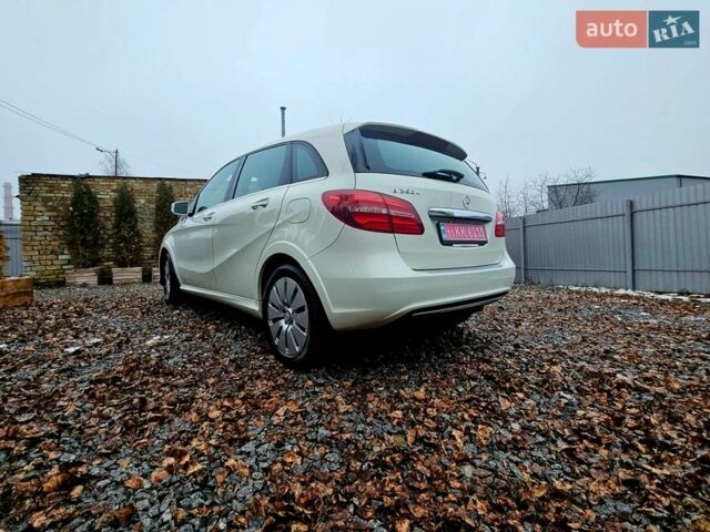 Білий Мерседес Б-клас, об'ємом двигуна 0 л та пробігом 179 тис. км за 9000 $, фото 6 на Automoto.ua