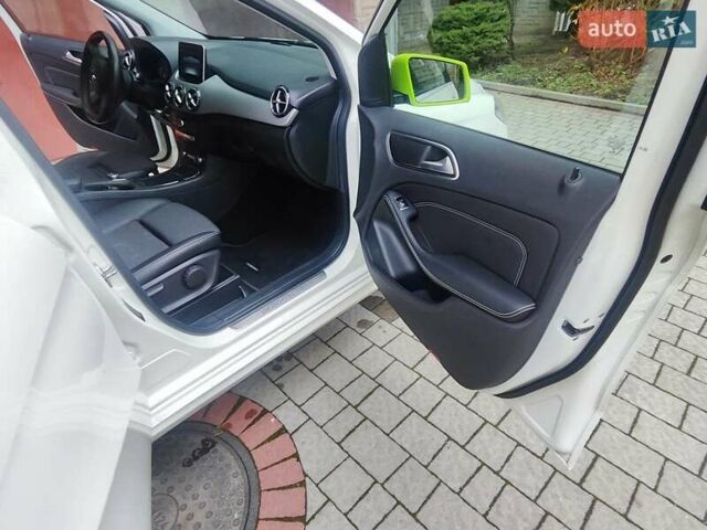 Белый Мерседес Б-класс, объемом двигателя 0 л и пробегом 60 тыс. км за 9999 $, фото 46 на Automoto.ua