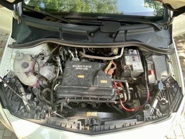 Белый Мерседес Б-класс, объемом двигателя 0 л и пробегом 57 тыс. км за 13900 $, фото 4 на Automoto.ua