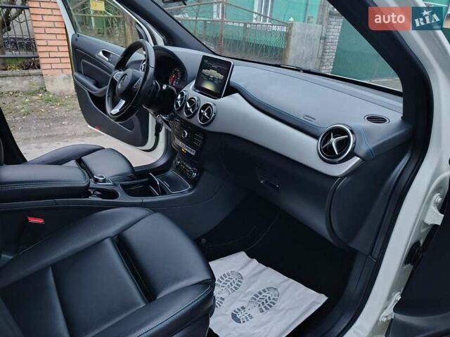 Білий Мерседес Б-клас, об'ємом двигуна 0 л та пробігом 112 тис. км за 9900 $, фото 14 на Automoto.ua