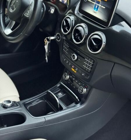 Белый Мерседес Б-класс, объемом двигателя 0 л и пробегом 117 тыс. км за 9950 $, фото 43 на Automoto.ua