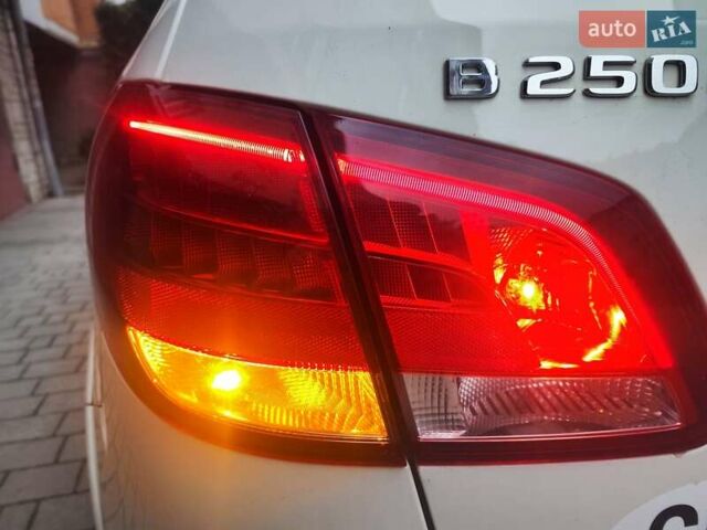 Белый Мерседес Б-класс, объемом двигателя 0 л и пробегом 60 тыс. км за 9999 $, фото 13 на Automoto.ua