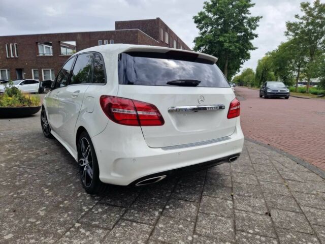 Белый Мерседес Б-класс, объемом двигателя 2 л и пробегом 79 тыс. км за 6700 $, фото 3 на Automoto.ua