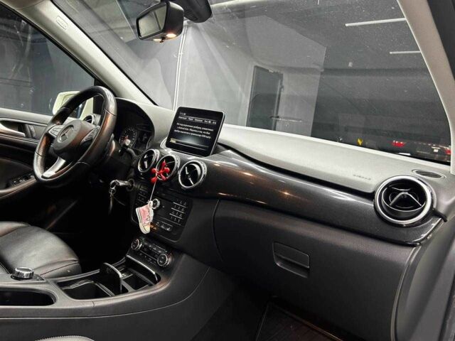 Білий Мерседес Б-клас, об'ємом двигуна 0 л та пробігом 120 тис. км за 11800 $, фото 7 на Automoto.ua