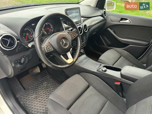 Білий Мерседес Б-клас, об'ємом двигуна 0 л та пробігом 54 тис. км за 10200 $, фото 7 на Automoto.ua