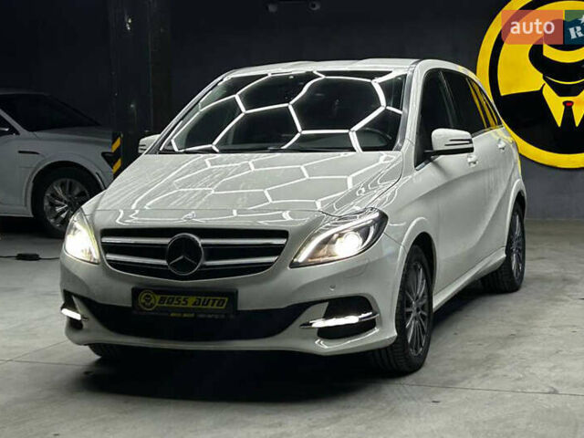 Белый Мерседес Б-класс, объемом двигателя 0 л и пробегом 120 тыс. км за 11800 $, фото 2 на Automoto.ua