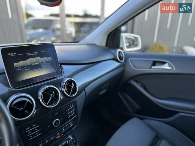 Білий Мерседес Б-клас, об'ємом двигуна 0 л та пробігом 63 тис. км за 11900 $, фото 32 на Automoto.ua