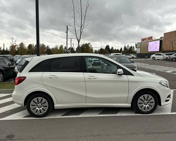 Белый Мерседес Б-класс, объемом двигателя 0 л и пробегом 120 тыс. км за 12100 $, фото 8 на Automoto.ua