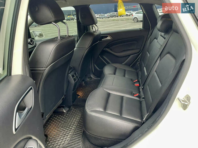 Белый Мерседес Б-класс, объемом двигателя 0 л и пробегом 57 тыс. км за 14400 $, фото 10 на Automoto.ua