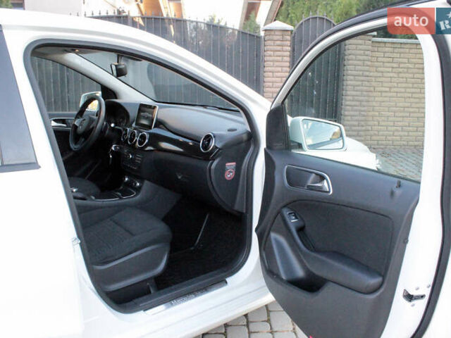 Белый Мерседес Б-класс, объемом двигателя 1.5 л и пробегом 178 тыс. км за 14500 $, фото 20 на Automoto.ua