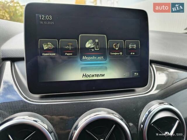 Белый Мерседес Б-класс, объемом двигателя 0 л и пробегом 120 тыс. км за 12500 $, фото 17 на Automoto.ua