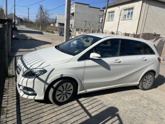 Белый Мерседес Б-класс, объемом двигателя 0 л и пробегом 150 тыс. км за 10999 $, фото 1 на Automoto.ua