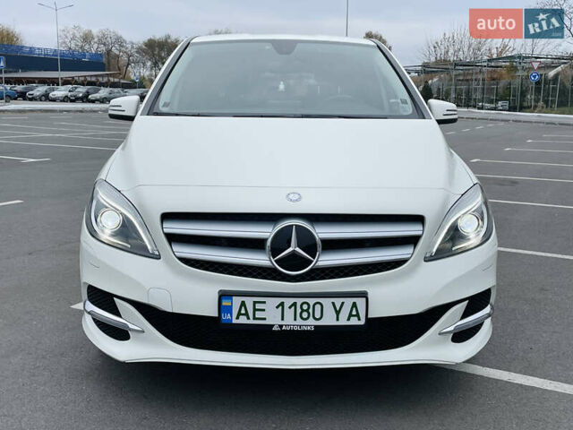 Белый Мерседес Б-класс, объемом двигателя 0 л и пробегом 57 тыс. км за 14400 $, фото 8 на Automoto.ua