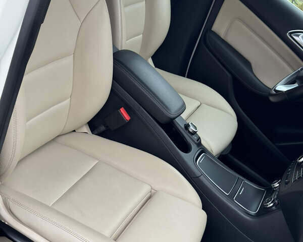 Білий Мерседес Б-клас, об'ємом двигуна 0 л та пробігом 118 тис. км за 10550 $, фото 45 на Automoto.ua