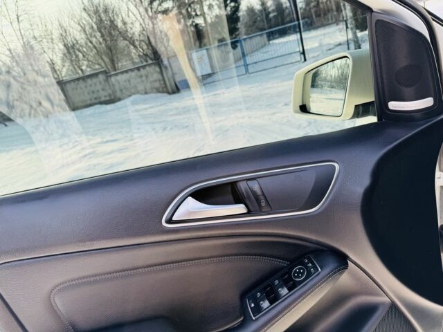 Белый Мерседес Б-класс, объемом двигателя 2.1 л и пробегом 67 тыс. км за 17500 $, фото 10 на Automoto.ua