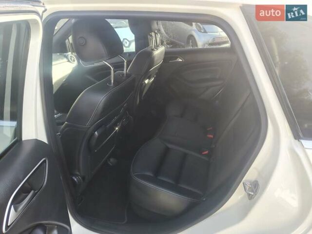 Белый Мерседес Б-класс, объемом двигателя 0 л и пробегом 117 тыс. км за 9850 $, фото 9 на Automoto.ua