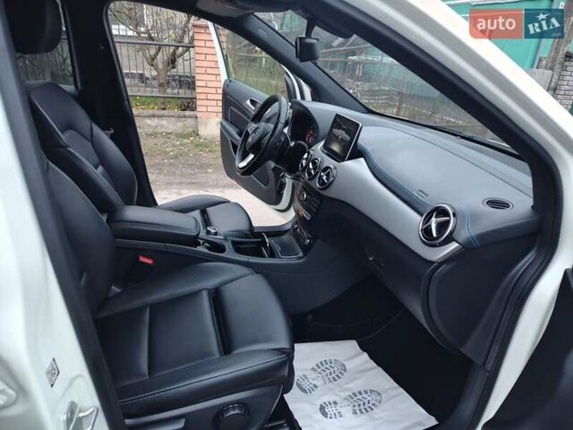 Білий Мерседес Б-клас, об'ємом двигуна 0 л та пробігом 112 тис. км за 9900 $, фото 15 на Automoto.ua