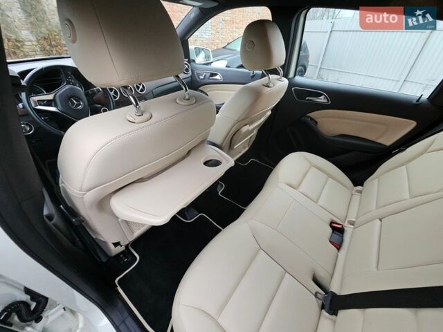 Білий Мерседес Б-клас, об'ємом двигуна 0 л та пробігом 179 тис. км за 9150 $, фото 56 на Automoto.ua