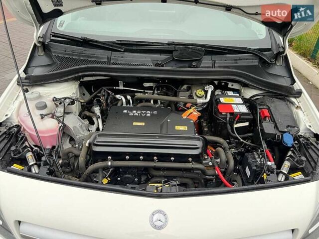 Белый Мерседес Б-класс, объемом двигателя 0 л и пробегом 96 тыс. км за 10999 $, фото 14 на Automoto.ua