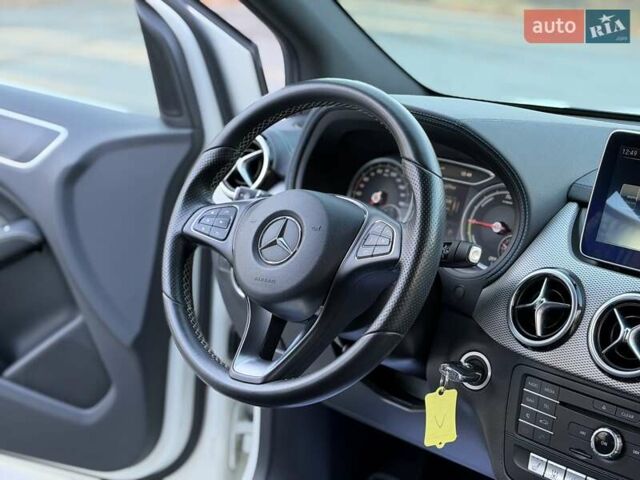 Белый Мерседес Б-класс, объемом двигателя 0 л и пробегом 90 тыс. км за 9800 $, фото 36 на Automoto.ua