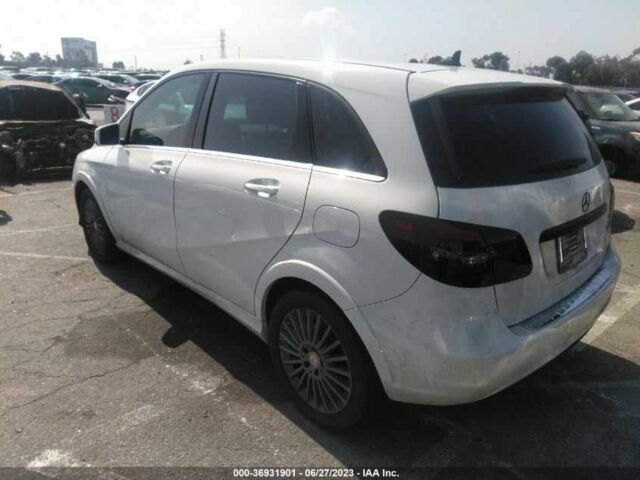 Белый Мерседес Б-класс, объемом двигателя 1 л и пробегом 62 тыс. км за 3200 $, фото 2 на Automoto.ua