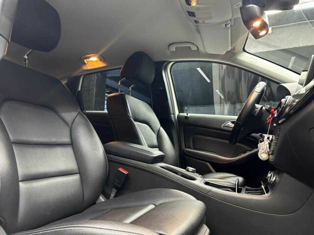 Білий Мерседес Б-клас, об'ємом двигуна 0 л та пробігом 120 тис. км за 11800 $, фото 6 на Automoto.ua