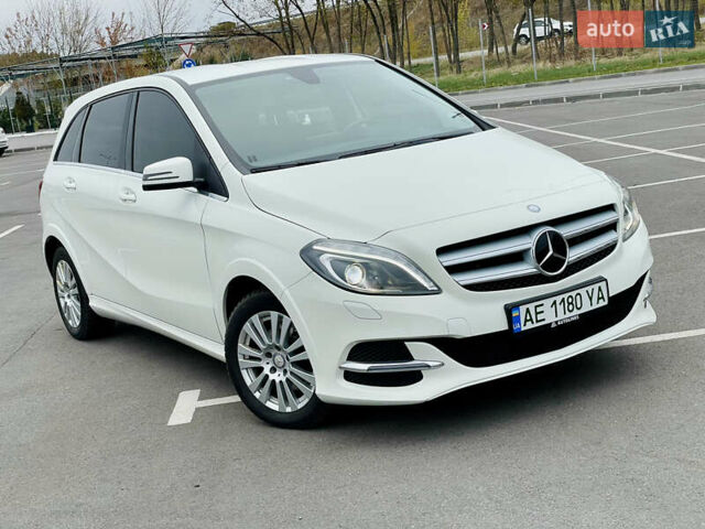 Белый Мерседес Б-класс, объемом двигателя 0 л и пробегом 57 тыс. км за 14400 $, фото 7 на Automoto.ua