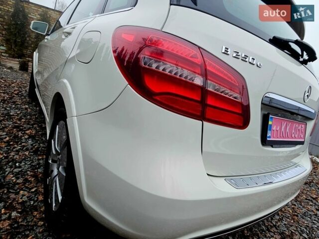 Білий Мерседес Б-клас, об'ємом двигуна 0 л та пробігом 179 тис. км за 9000 $, фото 29 на Automoto.ua
