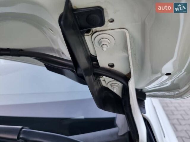 Білий Мерседес Б-клас, об'ємом двигуна 1.5 л та пробігом 269 тис. км за 15750 $, фото 49 на Automoto.ua