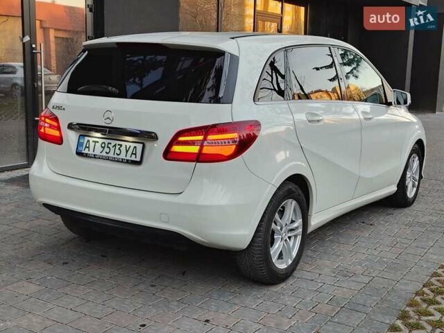 Белый Мерседес Б-класс, объемом двигателя 0 л и пробегом 85 тыс. км за 10500 $, фото 7 на Automoto.ua