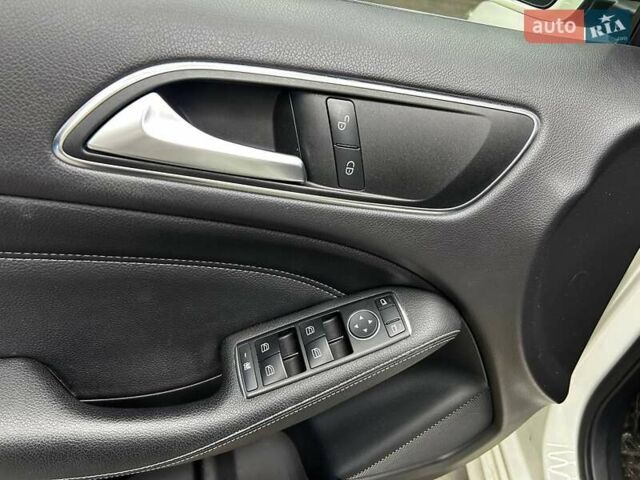 Белый Мерседес Б-класс, объемом двигателя 0 л и пробегом 120 тыс. км за 11800 $, фото 22 на Automoto.ua