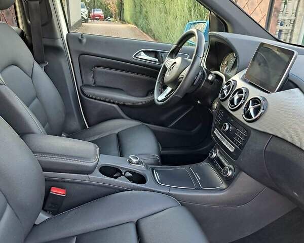 Білий Мерседес Б-клас, об'ємом двигуна 0 л та пробігом 99 тис. км за 10600 $, фото 13 на Automoto.ua