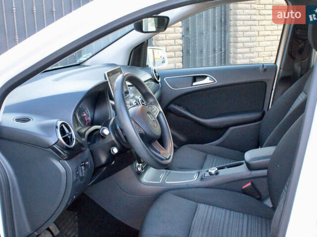 Белый Мерседес Б-класс, объемом двигателя 1.5 л и пробегом 178 тыс. км за 14500 $, фото 16 на Automoto.ua