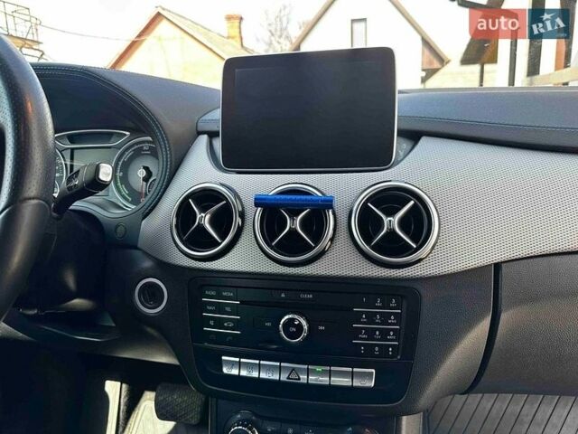 Білий Мерседес Б-клас, об'ємом двигуна 0 л та пробігом 85 тис. км за 11000 $, фото 10 на Automoto.ua