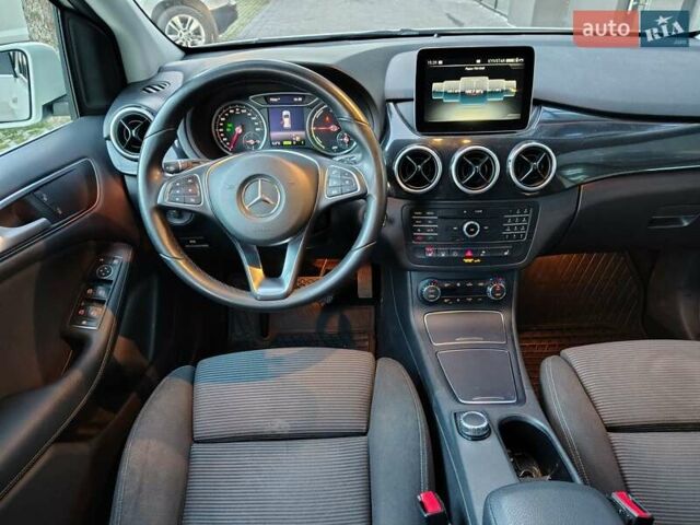 Белый Мерседес Б-класс, объемом двигателя 0 л и пробегом 85 тыс. км за 10500 $, фото 18 на Automoto.ua