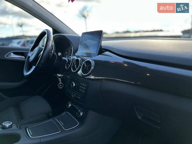 Білий Мерседес Б-клас, об'ємом двигуна 0 л та пробігом 63 тис. км за 11900 $, фото 28 на Automoto.ua