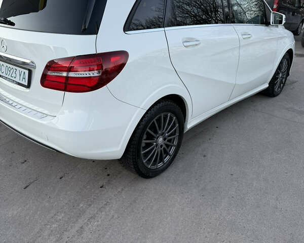 Белый Мерседес Б-класс, объемом двигателя 0 л и пробегом 117 тыс. км за 10200 $, фото 5 на Automoto.ua