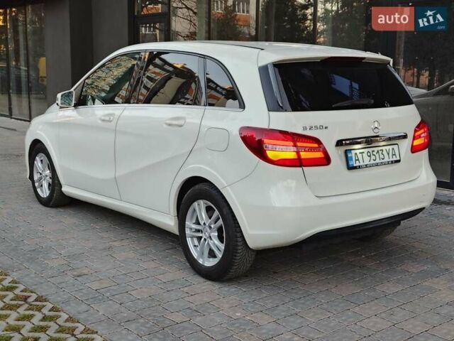 Белый Мерседес Б-класс, объемом двигателя 0 л и пробегом 85 тыс. км за 10500 $, фото 12 на Automoto.ua