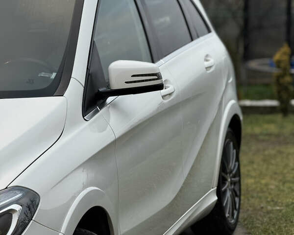 Белый Мерседес Б-класс, объемом двигателя 0 л и пробегом 117 тыс. км за 10550 $, фото 15 на Automoto.ua