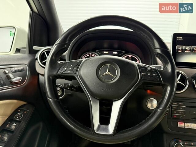 Белый Мерседес Б-класс, объемом двигателя 0 л и пробегом 110 тыс. км за 10500 $, фото 9 на Automoto.ua