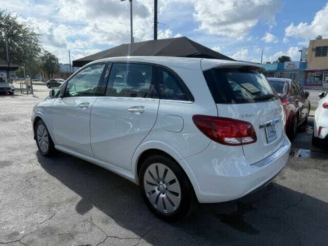 Белый Мерседес Б-класс, объемом двигателя 0 л и пробегом 79 тыс. км за 7000 $, фото 4 на Automoto.ua