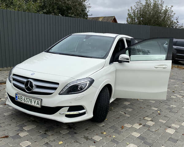 Белый Мерседес Б-класс, объемом двигателя 0 л и пробегом 122 тыс. км за 12550 $, фото 4 на Automoto.ua