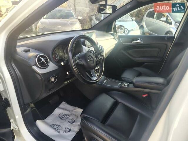 Белый Мерседес Б-класс, объемом двигателя 0 л и пробегом 117 тыс. км за 9850 $, фото 7 на Automoto.ua