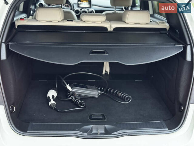 Белый Мерседес Б-класс, объемом двигателя 0 л и пробегом 117 тыс. км за 10550 $, фото 37 на Automoto.ua