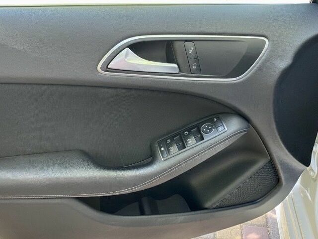 Белый Мерседес Б-класс, объемом двигателя 0 л и пробегом 57 тыс. км за 13900 $, фото 12 на Automoto.ua